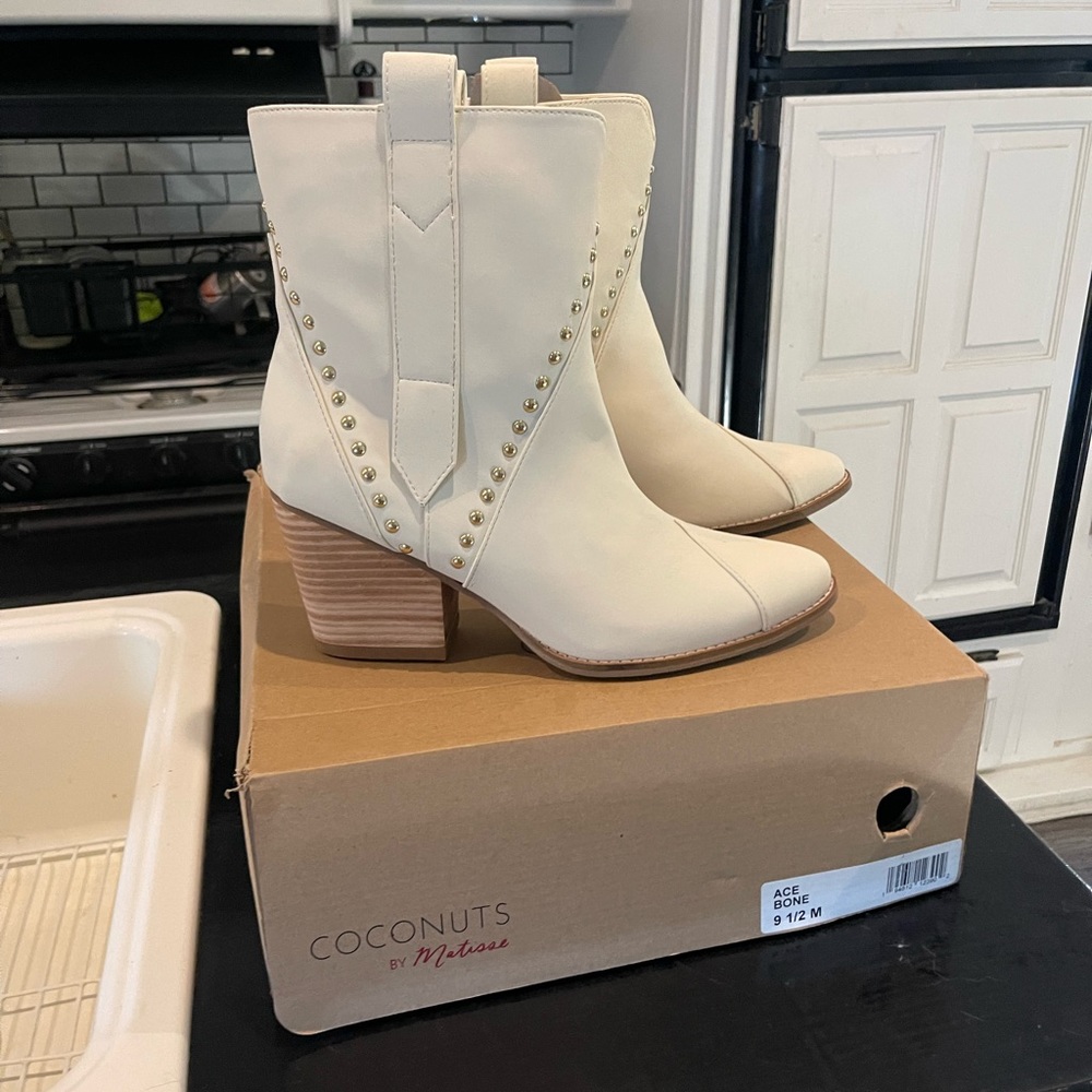 Coconuts by Matisse Boots